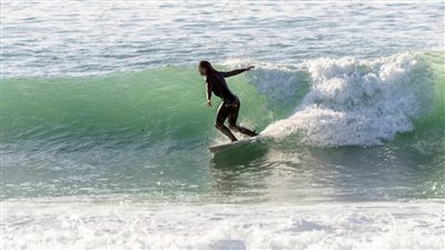 أبتعدوا عن شاطىء البحر تحذير شديد اللهجة من الأرصاد للمصطافين