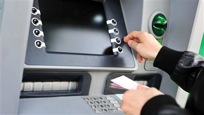 بنك جديد يعلن رفع الحد الأدنى لرسوم السحب من الصراف الآلي
