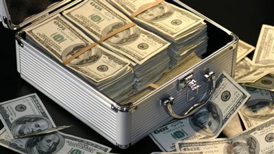 بسبب قرار مرتقب انخفاض شديد لـ الدولار الأمريكي