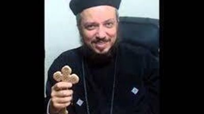 ابونا داود لمعي يكشف لماذا وافق مسؤل كبير في الدولة على طلب الكنيسة رغم أنها كانت خائفة من هذا المسؤل