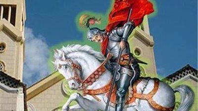 سائق تاكسي يسأل سيدة مسيحية ..مين الناس دول الريس بتاعهم بيكون راكب على حصان و لابس خوذة معدن و عمال يلف حوالين الكنيسة ووراه كام عسكري