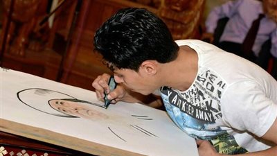 بالصور ..الاقباط في الاقصر يحتفلون بالذكرى الرابعة لعيد نياحة البابا شنودة من خلال الرسم والقاء القصائد الشعرية