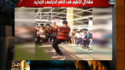 بالفيديو | الغيطي ينفعل علي الهواء انا هطق من جنابي بسبب مدرس بيرقص ويقول ده هيعمل علم و بيهز بصدرة ومؤ..رته ومدرس تاني بينقطه دي محزنه