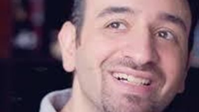 المخرج عمرو سلامة يتسبب في دخول والدته إلى حجرة الإنعاش