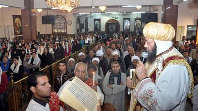 بالصور ..الاحتفال بذكرى قداسة البابا شنودة الرابعة بأبنوب