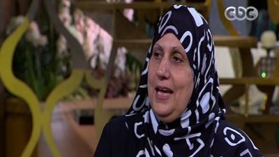 قصة الحاجة فتحية التي تبنت 34 طفلاً وادخلتهم مدارس لغات