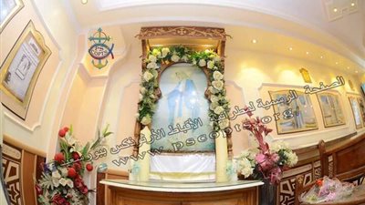الاقباط يتوافدون على كنيسة السيدة العذراء ببورسعيد بعد نزول زيت العذراء المعطر