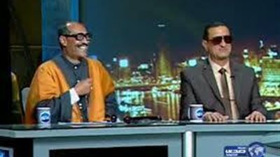 شبيه السيسي وشبيه السادات وشبيه مبارك يجتمعون في لقاء واحد ويكشفون خبابا وأسرار ارتدائهم النظارات