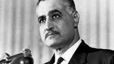 أم كلثوم تلقي خطاباً أمام الرئيس جمال عبد الناصر