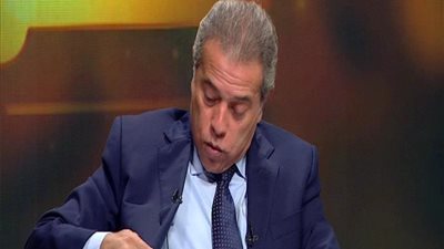 بالفيديو | عكاشة يسخر من مساعده عز علي الهواء الان شاهد السبب