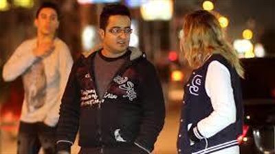 بالفيديو ..بنات بيعاكسوا الشباب في الشارع ..أنت جامد أوي ..شوف إيه اللي هيحصل