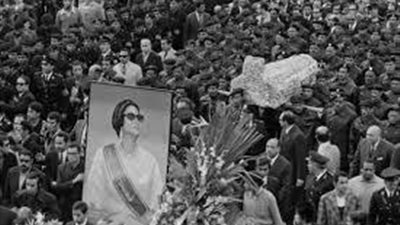 بالصور ..جنازة كوكب الشرق أم كلثوم عام 1975
