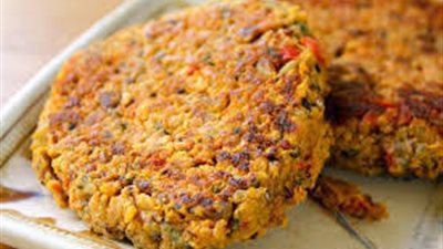 هل جربتي طريقة عمل البرجر الصيامي ..الطريقة سهلة خالص ..اتعرفي عليها