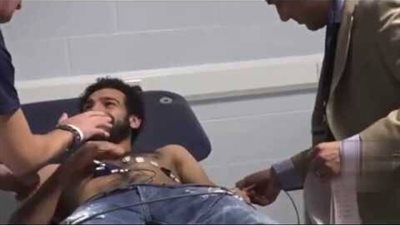 شاهد ماذا قال داعيه إسلامي علي حرمانية ازالة صلاح لشعر صدره