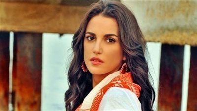 علي غير العاده دره تفاجئ جمهورها باطلاله مثيره جدا اظهرت مفاتنها