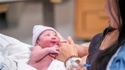 دا رزق الطفل الجديد لو قربتي على الولادة اعرفي ازاي تاخدي منحة الولادة من التأمينات الاجتماعية