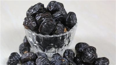 له فوائد عظيمه بس مضر في نفس الوقت فئات ممنوعه من تناول البلح الأسود اعرف انت منهم ولا لاء