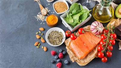 احمي نفسك من نزلات البرد والانفلونزا تعرف على اهم الأطعمة والفواكه التي تساعد على حماية جهازك المناع