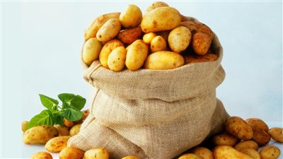 وفري في بيتك واعرفي افضل طريقة تخزني بيها البطاطس والبصل في المنزل