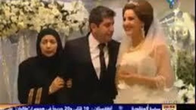 بالفيديو ..طلبت منه زوجته أن تتصور ليلة الزفاف فقرر أن يبيع أمه مقابل ذلك ..شاهد الفيديو الذي أثر في ملايين البشر