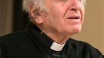 البابا تواضرس يجرى اتصالا هاتفيا للاطمئنان على صحه الاب بولاد اليسوعي