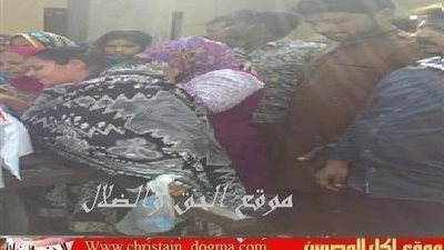 صور محزنه لام تلقى نظره الوداع الاخيره علي ابنها الشاب الصغير من شهداء تفجيرات عيد القيامة في باكستان