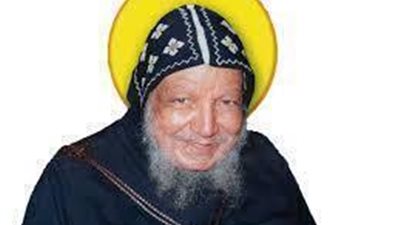 الانبا مكسيموس ينصح الرجل بالموافقة على خطبة ابنته قائلاً ..ده امريكا جنب بنها