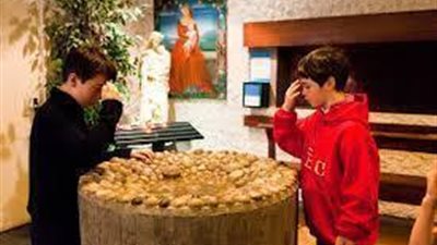 طلبت سندويتش من امي فقالت تعالى نصلي وربنا هيبعتلك ..شاهد ماذا حدث بعد أن صلى