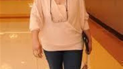 متخصصة في التأمل تطلب من رانيا يوسف وإسعاد يونس خلع الأحذية