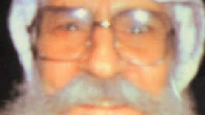 بالصورة ..شير عشان غيرك يعرف وياخد البركة..قديس يظهر في عينه صليب منور 1053686