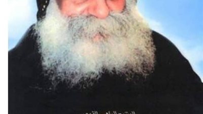 راهب من السواح انا مرة وانا مسافر في الطريق السريع نمت خالص وصحيت وانا في الجيزة لقيت مارجرجس قاعد جنبي ماسك الدركسيون