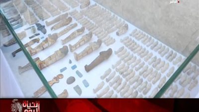 بالفيديو |ازالة الستار من علي مقبره كبيره تثير اهتمام العالم اجمع بسبب روعتها وما تحتوية شاهد تفاصيل ما تحتوية من كنوز