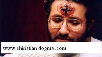 بالصور ..ظهرت له السيدة العذراء بعد أن كان لايؤمن بالروحانيات وطلبت منه أن يتحمل آلام المسيح حتى ظهر الصليب على وجهه