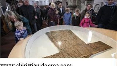 بالصور ..شاهد رداء السيد المسيح الذي تم عرضه في المانيا