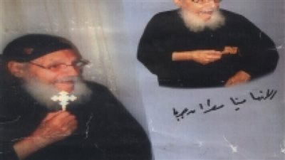 امسك الصليب وقال السلام للملاك غبريال فخرج نور من الصليب الخشب