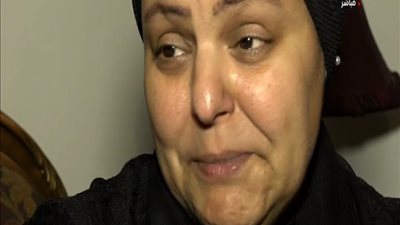 بالفيديو | زوجة ساطع النعماني تروي تفاصيل استشهاده و كيف كان مرسي السبب في موته وانهيارها من البكاء