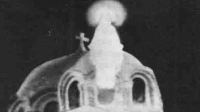 التقط الصورة الأشهر لزيارة السيدة العذراء بيده المشلولة حتى شفى تماماً ..شاهد المعجزة كاملة