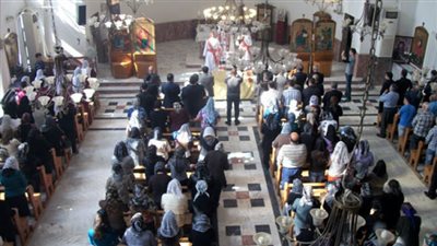 بالفيديو ..وسط انشغالهم بالصلاة ظهر لهم السيد المسيح أثناء القداس فأصبحوا مذهولين جميعاً 1056410