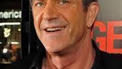 ممثل مشهور جداً اصيب بتشوه في وجهه فذهب إلى دكتور تجميل وتبدل حاله وانتج فيلم عن آلام السيد المسيح ..تعرف عليه