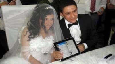 فتاة مسيحية قبلت يد زوجها وقالت له ..ربنا ورانى الأكليل اللى ليا فى السما علشان احتملتك طول عمرى