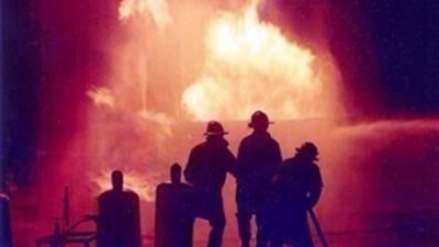 حريق هائل يلتهم محتويات 4 منازل 1057308