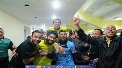 بالصور..نجوم الدراويش يحتفلون بالفوز على الزمالك في غرف خلع الملابس