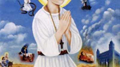 قالت ياابانوب الحقني فظهر لها طفلا يلبس جلبابا وفى وسطه حزام احمر وفى عنقه صليب وانقذها من بين قضبان القطار