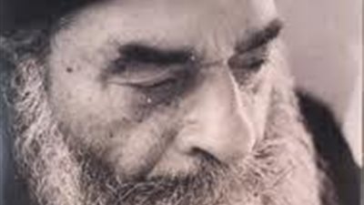 دكتور بجامعة القاهرة كان يعاني من السرطان لكن البابا كيرلس رشمه بالزيت وشفى تماماً من هذا المرض حتى أن الاطباء لم يصدقوا ذلك