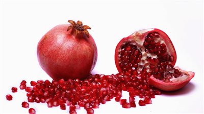 هتقشيريه في اقل من الدقيقة لو عملتي كدا اسهل طريقة لتقشير الرمان في ثواني