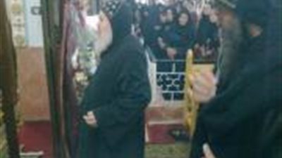 راهب بسيط يبكي لأنه لم يجد القربان بسبب خطيئته أو خطيئة الحاضرين ..ولكن حدث مالم يتوقعه أحد