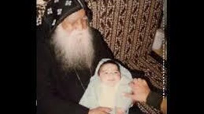 تعرف على هذا القديس الذي لا يزال جسده سليماً ونظيفاً ولكن لون الوجه مال إلى السمرة البسيطة والرأس كان أبيضاً