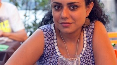 الجرئية كارولين كامل توضح السبب الحقيقي للكتابة عن المسلمين والمسيحيين وتقول ..مش مستعدة لدخول السجن