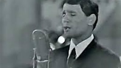 مفاجأة لم يكن يتوقعها أحد من اقاربه ..العثورعلى دبوس لمريم العذراء فى ملابس عبد الحليم حافظ