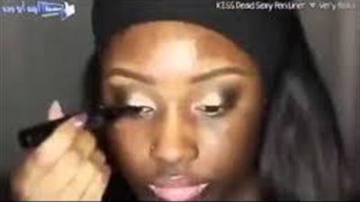 فتاة افريقية وضعت كمية كبيرة من المكياج فأصبحت ملكة جمال ..شاهد بنفسك شكلها اتغير ازاى ؟